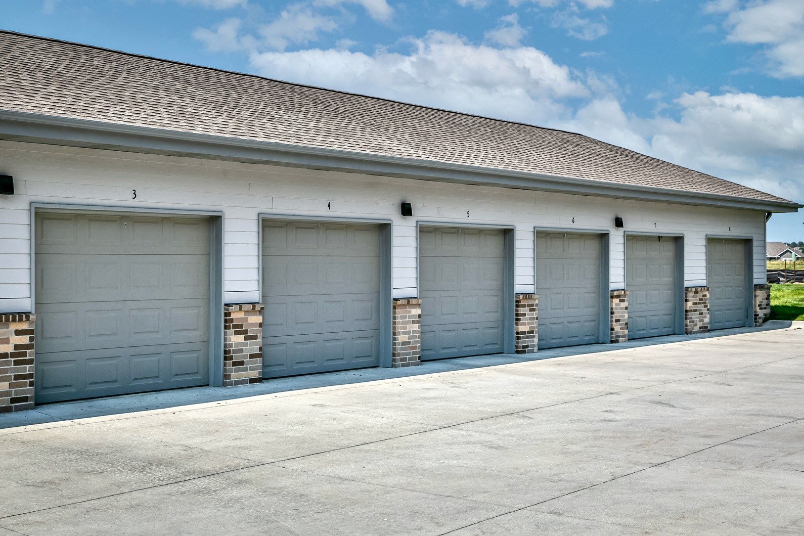 Detached garages at AXIS apartments in Papillion, NE